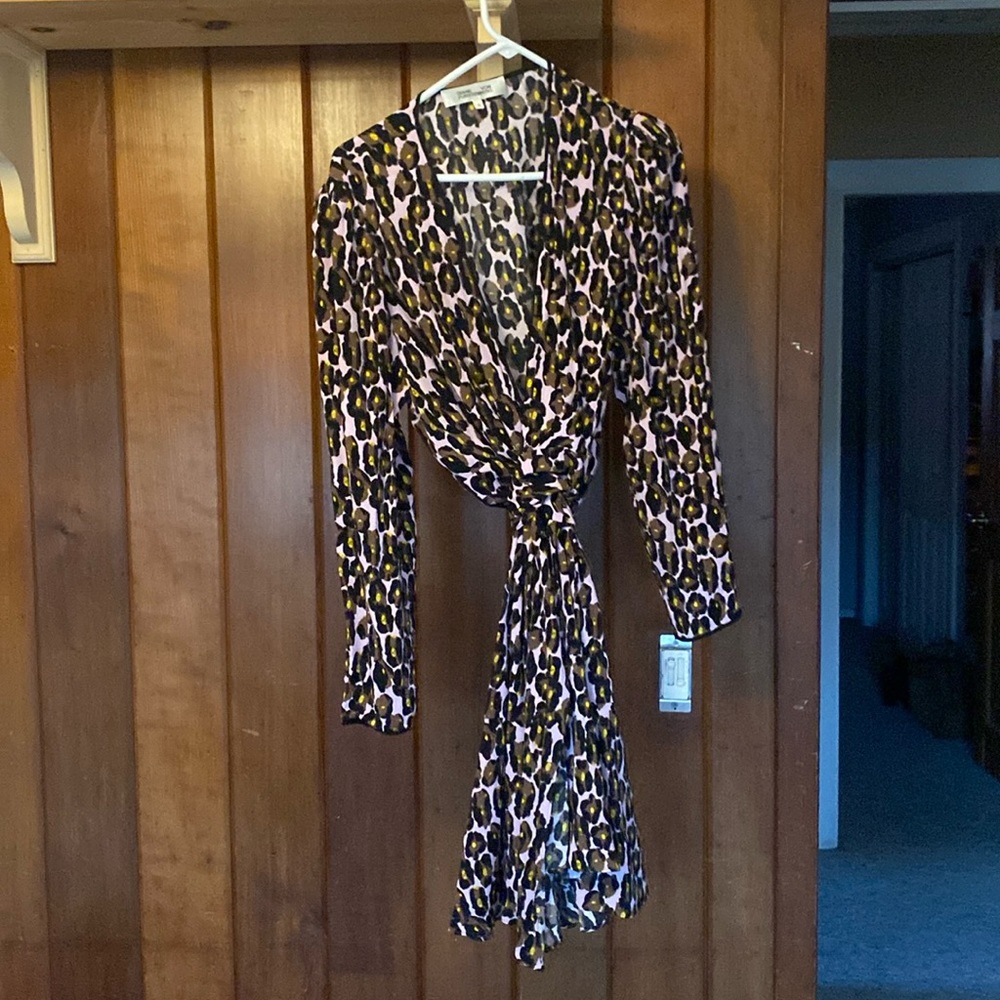 Diane Von Furstenberg letkrap dress- perfect for work or a night out!!